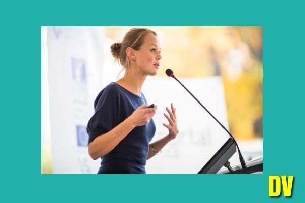 einen Vortrag halten