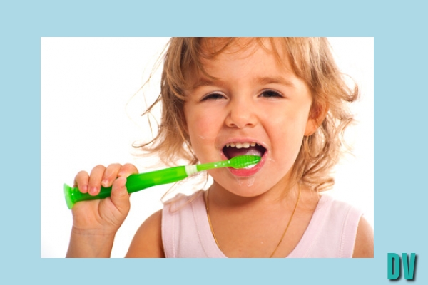 sich die Zähne putzen